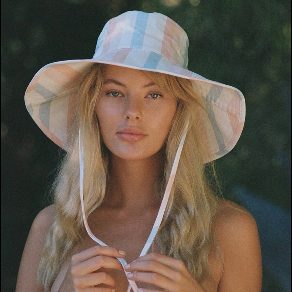 LACK OF COLOR
Candy Stripe Bucket Hat